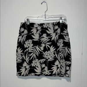 S.C. & Co Skort Black & White Floral Tummy Control Stretch Pull On Pockets Q48